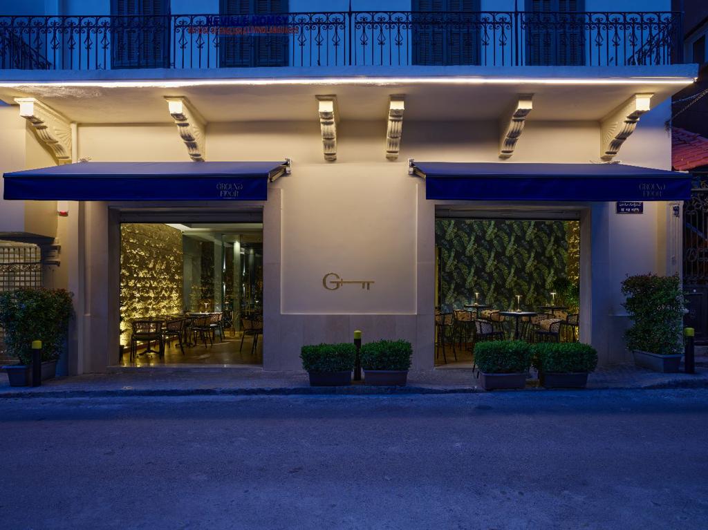 GROUND FLOOR LOUNGE